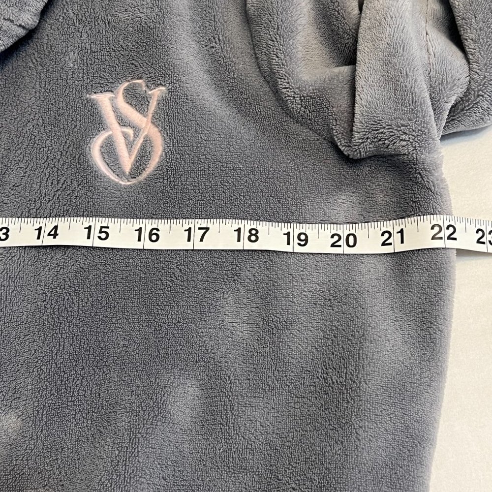 Victoria's Secret Women's Sleepwear Robe Gray Fleece Size S Belt Pocket - Picture 6 of 7